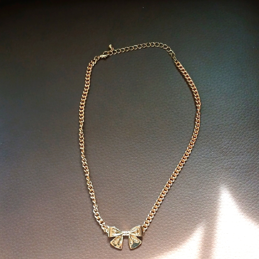 Elegant Gold Bow Necklace - Picture 3 of 7
